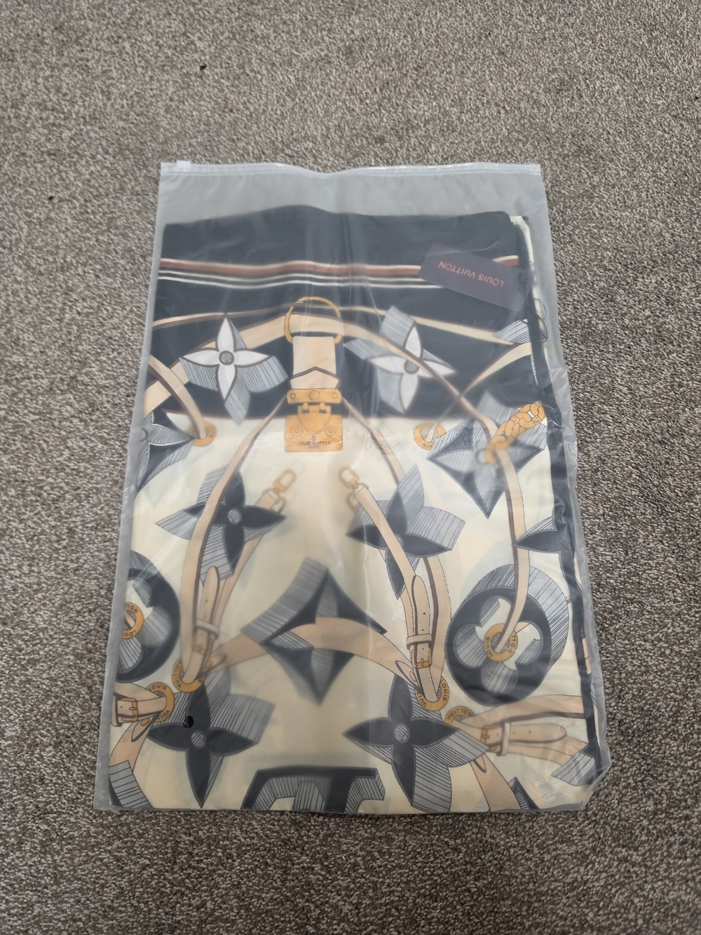 NEW Louis Vuitton Monogram Silk-Blend Scarf in Cream, Navy & Gold💛